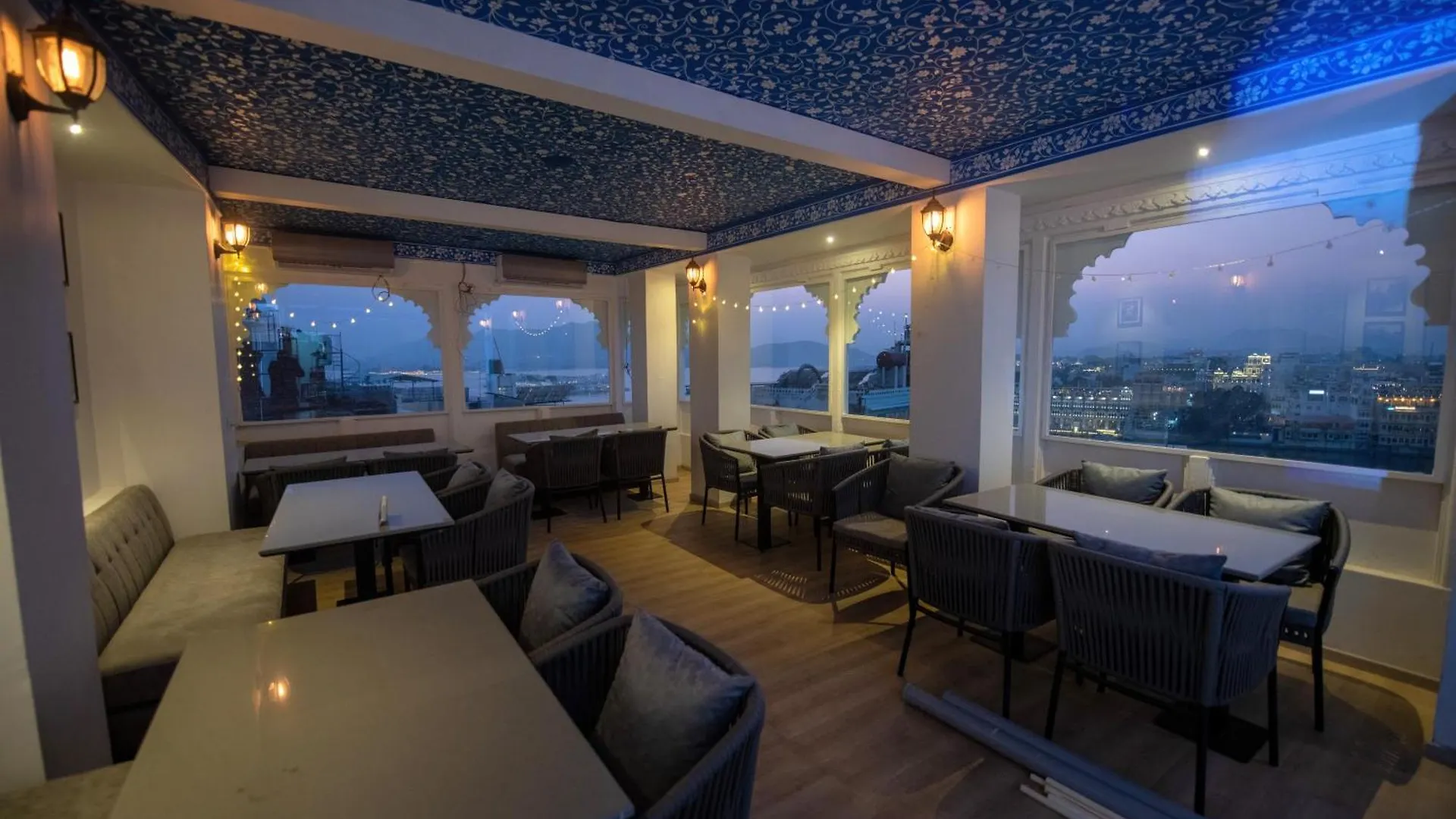 Otc By 4 Lal Ghat - My Downtown Hotels Udajpur Indie