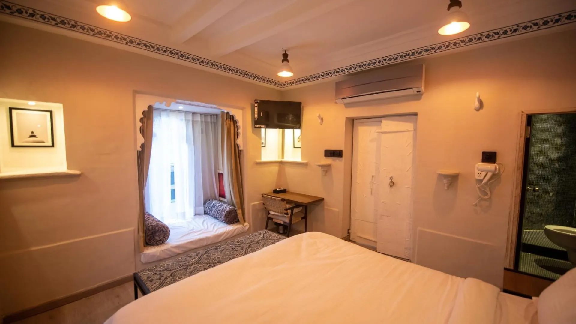 Otc By 4 Lal Ghat - My Downtown Hotels Udajpur 3*,  Indie