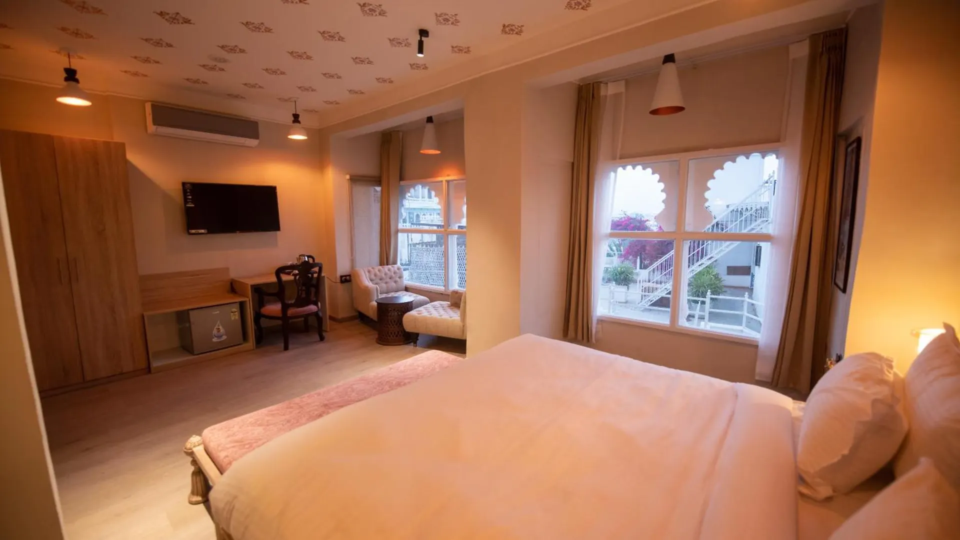 Otc By 4 Lal Ghat - My Downtown Hotels Udajpur 3*,