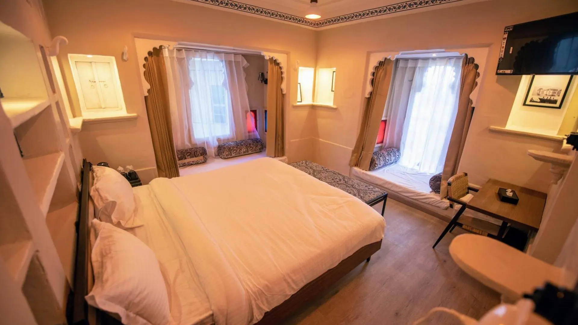 Otc By 4 Lal Ghat - My Downtown Hotels Udajpur 3*,  Indie